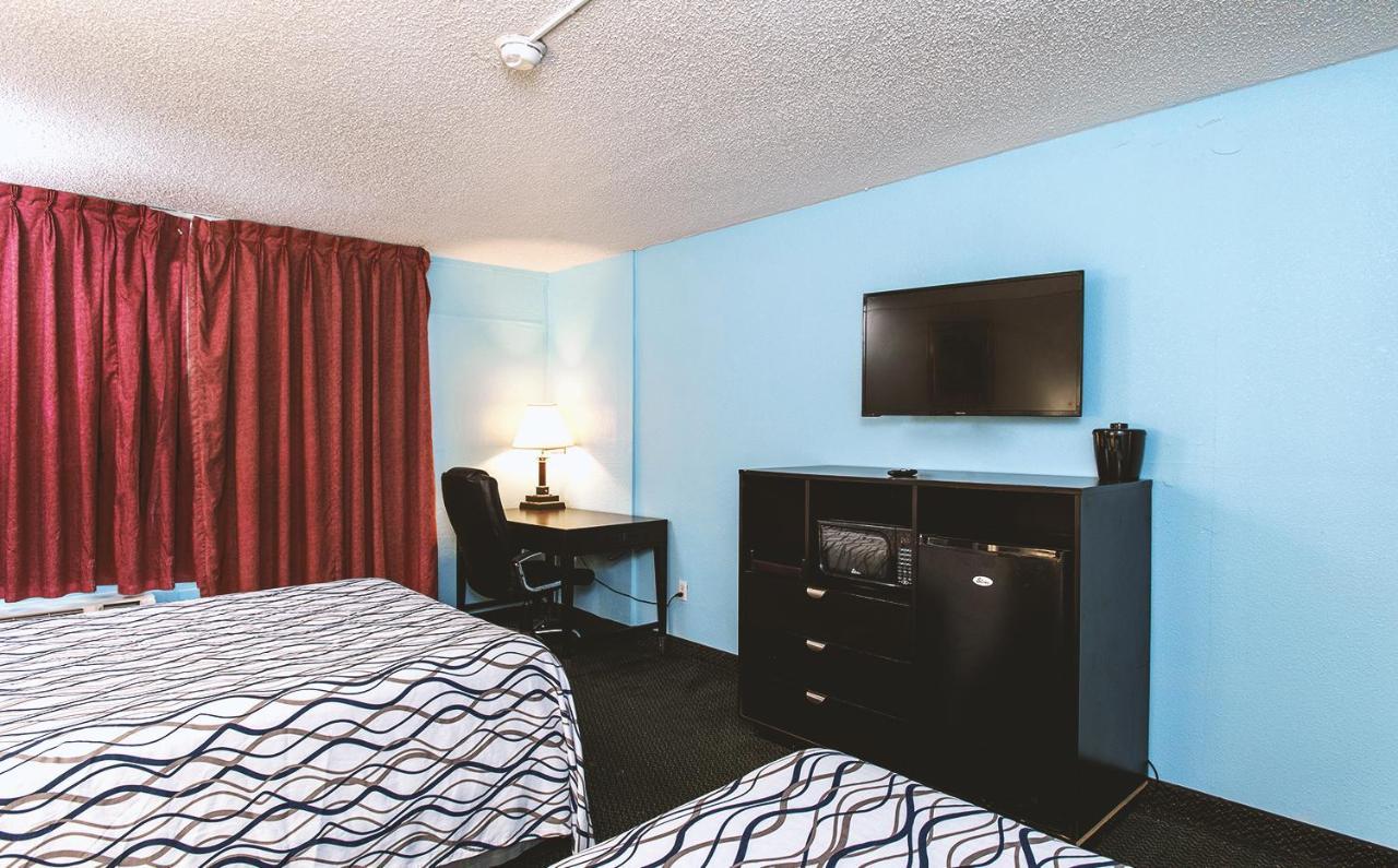 Sky-Palace Inn & Suites Wichita East Экстерьер фото