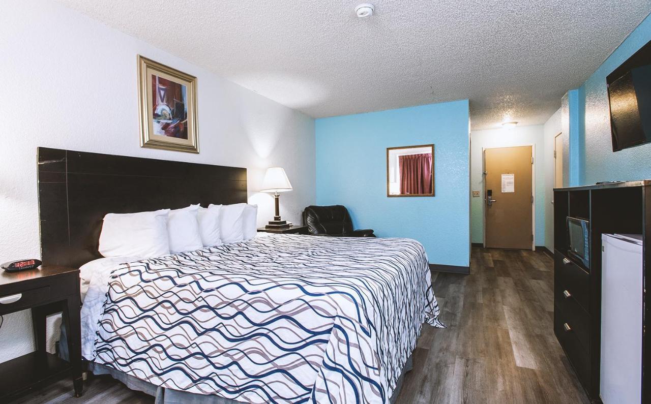 Sky-Palace Inn & Suites Wichita East Экстерьер фото