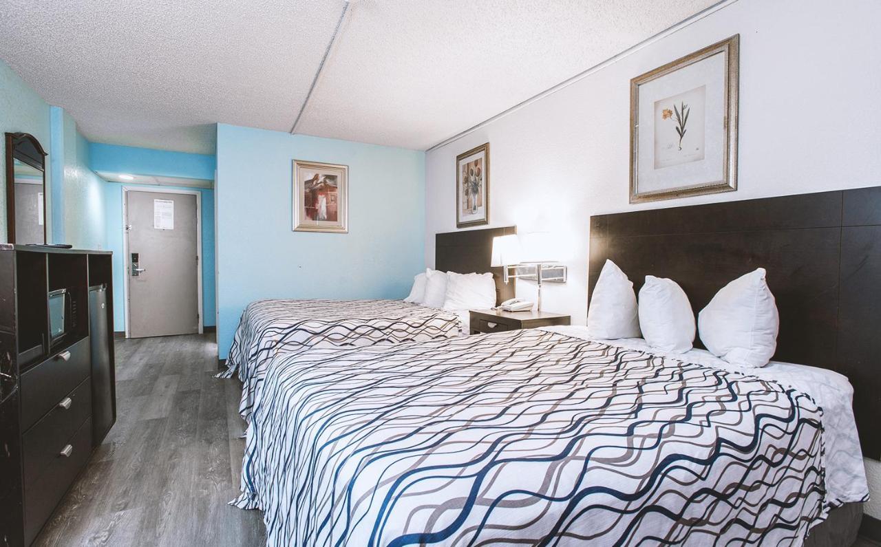 Sky-Palace Inn & Suites Wichita East Экстерьер фото