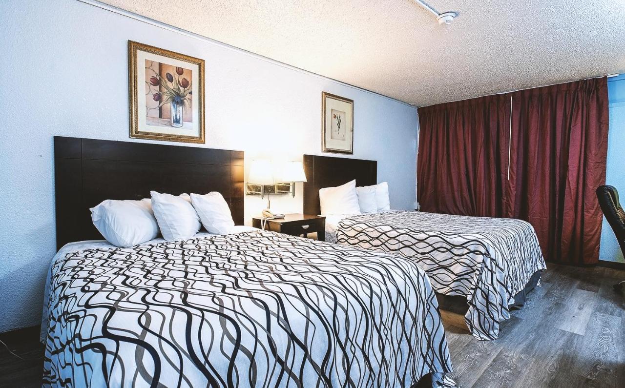 Sky-Palace Inn & Suites Wichita East Экстерьер фото